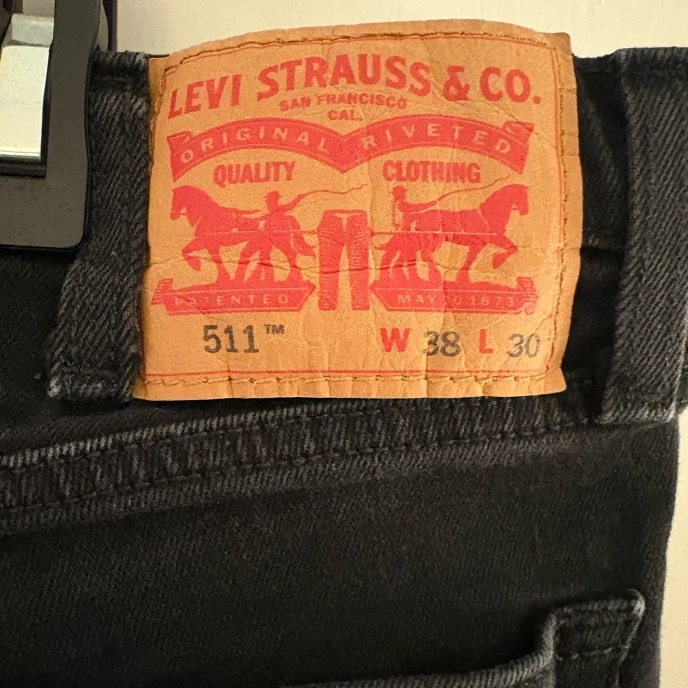 Levi's Men's Slim Straight Jeans in Black - Picture 4 of 13